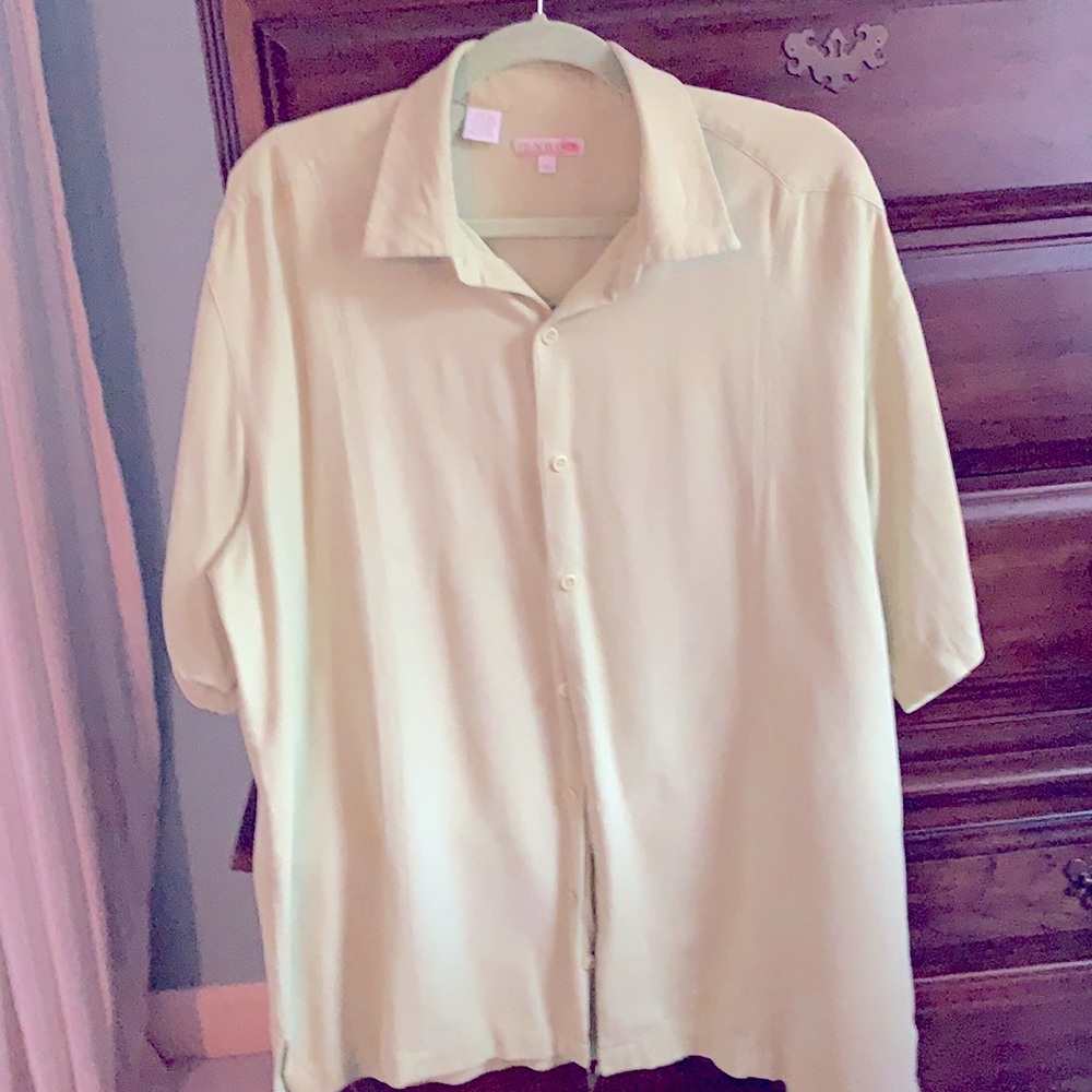 Silk shirt. Light mint green.